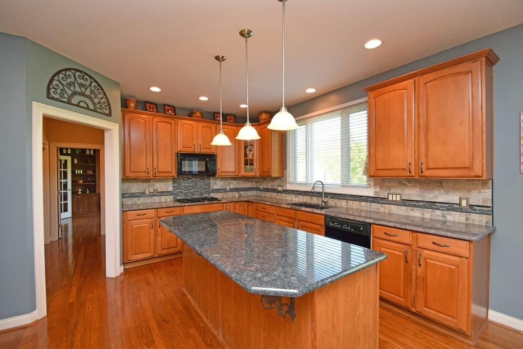 Kitchen Before Painting