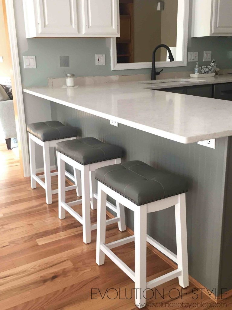 Simply White and Chelsea Gray Kitchen Quartz Counters
