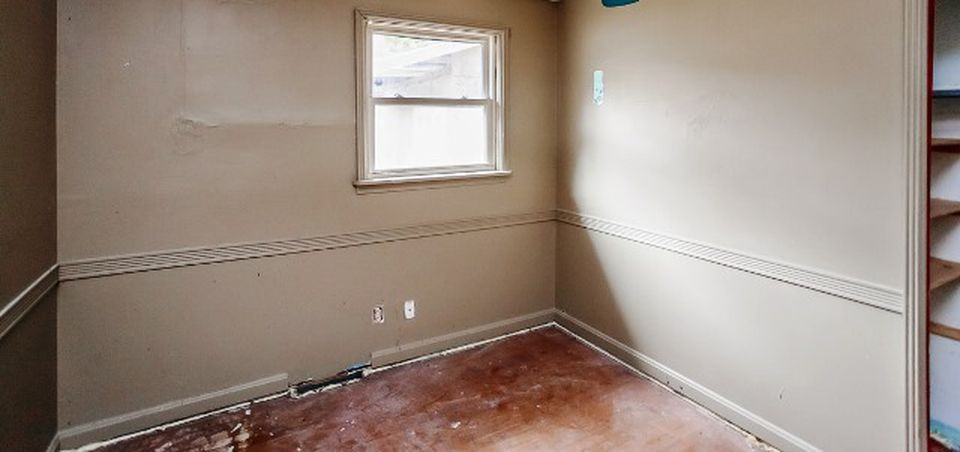 1960s Ranch House Remodel Spare Bedroom Before